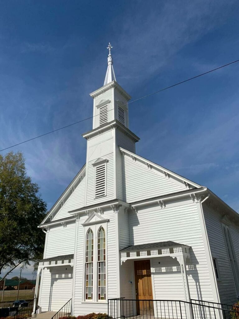Adairsville Church on the Square
